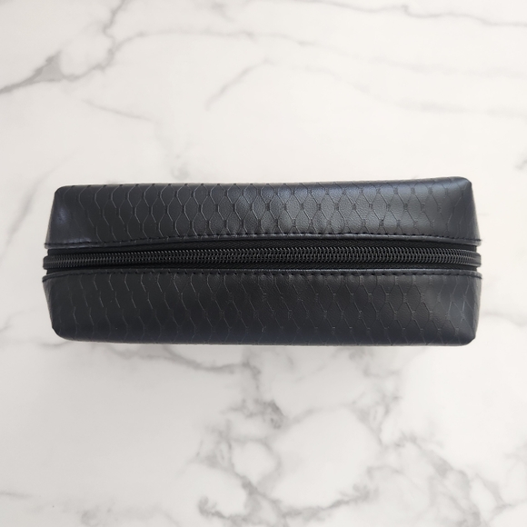 Yves Saint Laurent Textured Black Beauty Bag - Picture 6 of 11